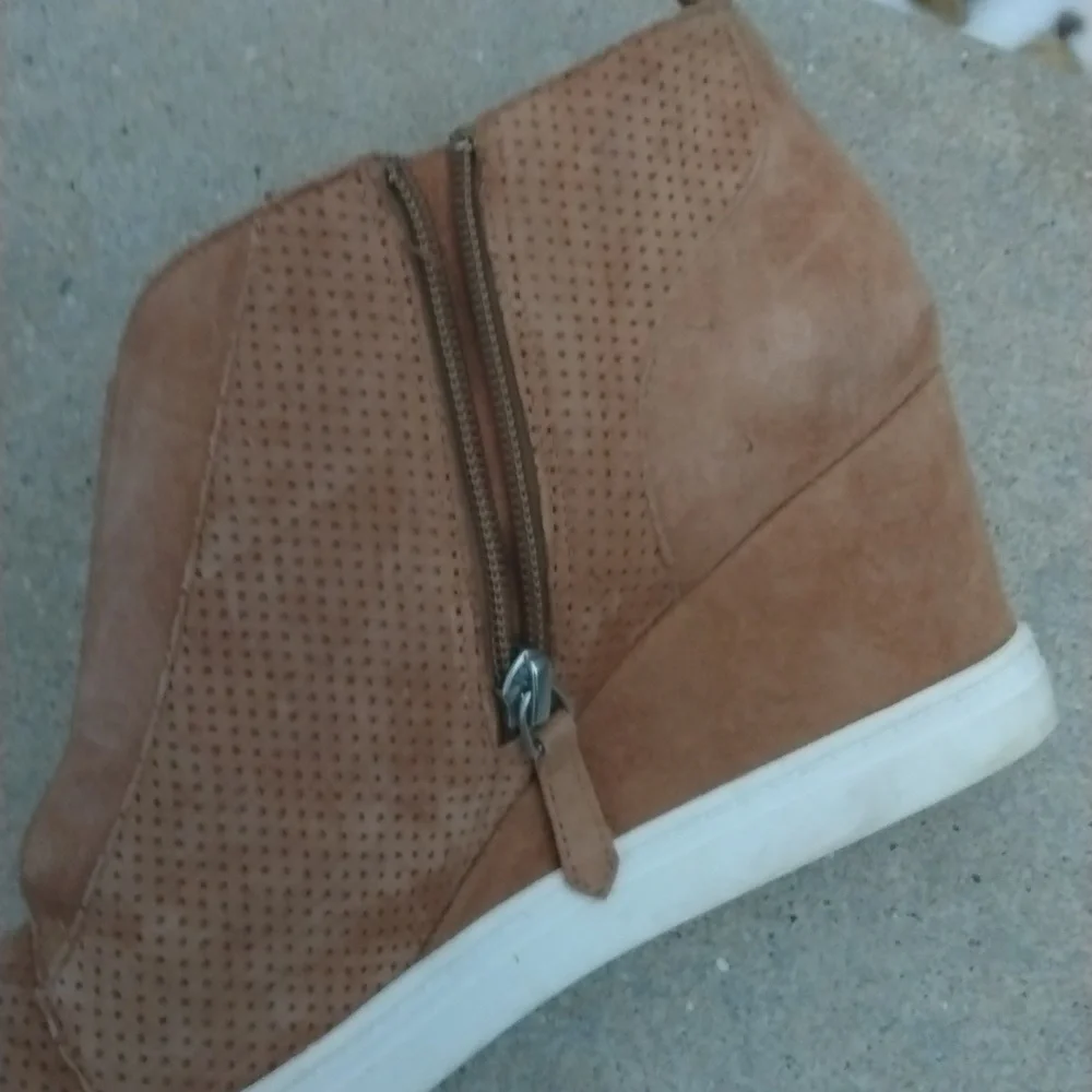 PAOLO FELICIA WEDGE SNEAKER Tan Suede size 9